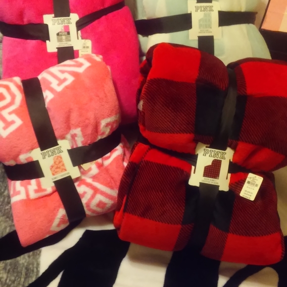 NWT Victoria's Secret/Pink *Mint* Sherpa Blanket - Picture 2 of 2